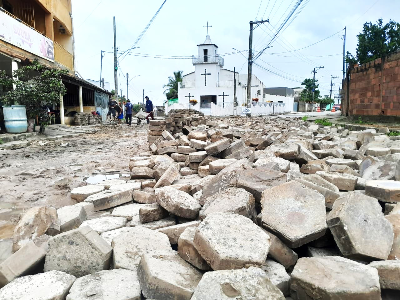 Prefeito e vice vistoriam obras que irão minimizar os impactos das chuvas e percorrem áreas afetadas
