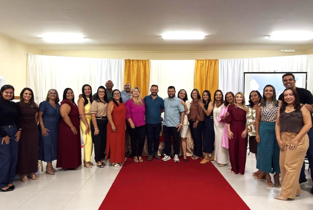 Diretores eleitos da Rede Municipal de Ensino tomam posse em solenidade oficial