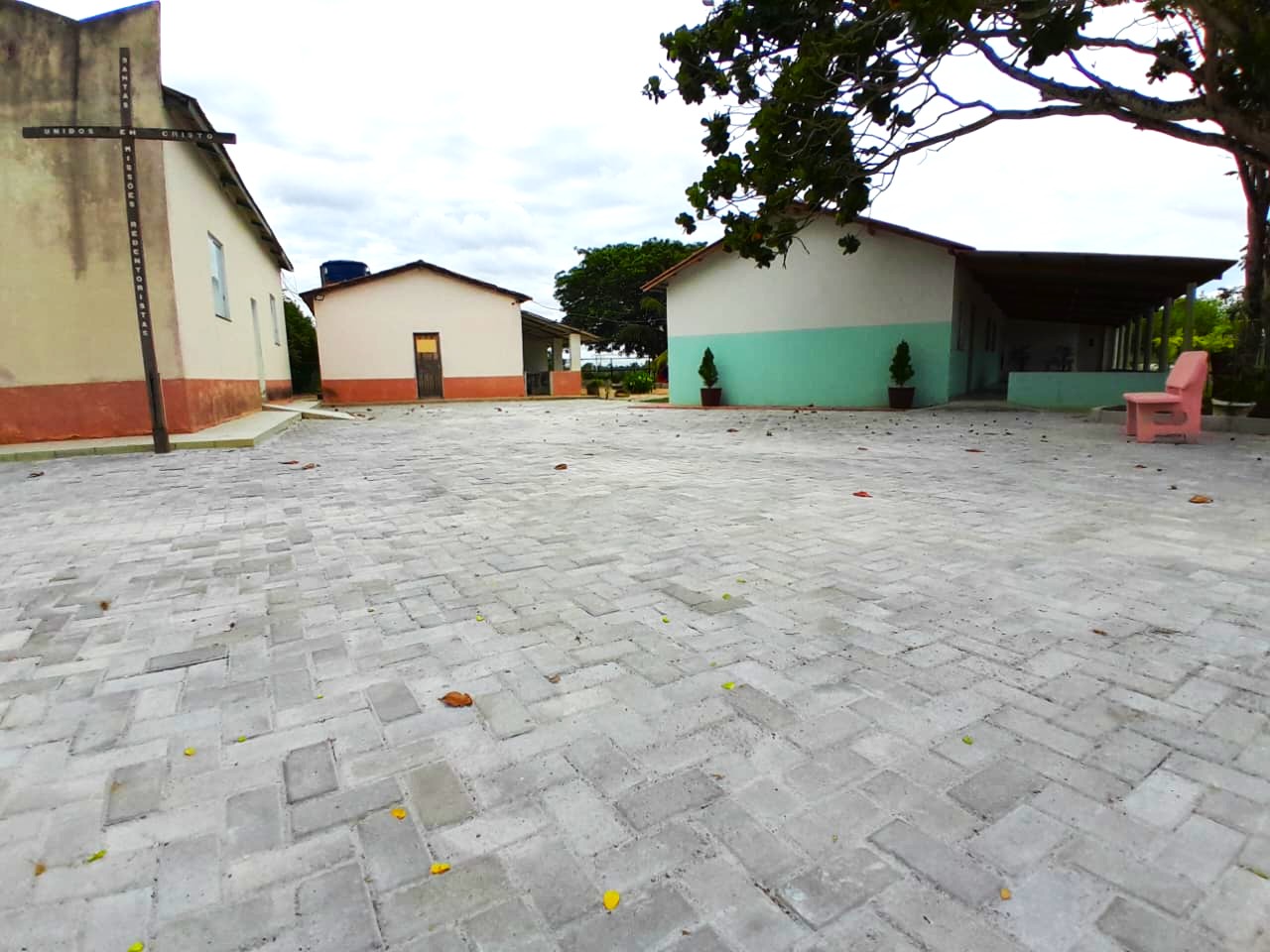 Prefeitura conclui pavimentação em escola rural e avança em obras de melhoria na educação