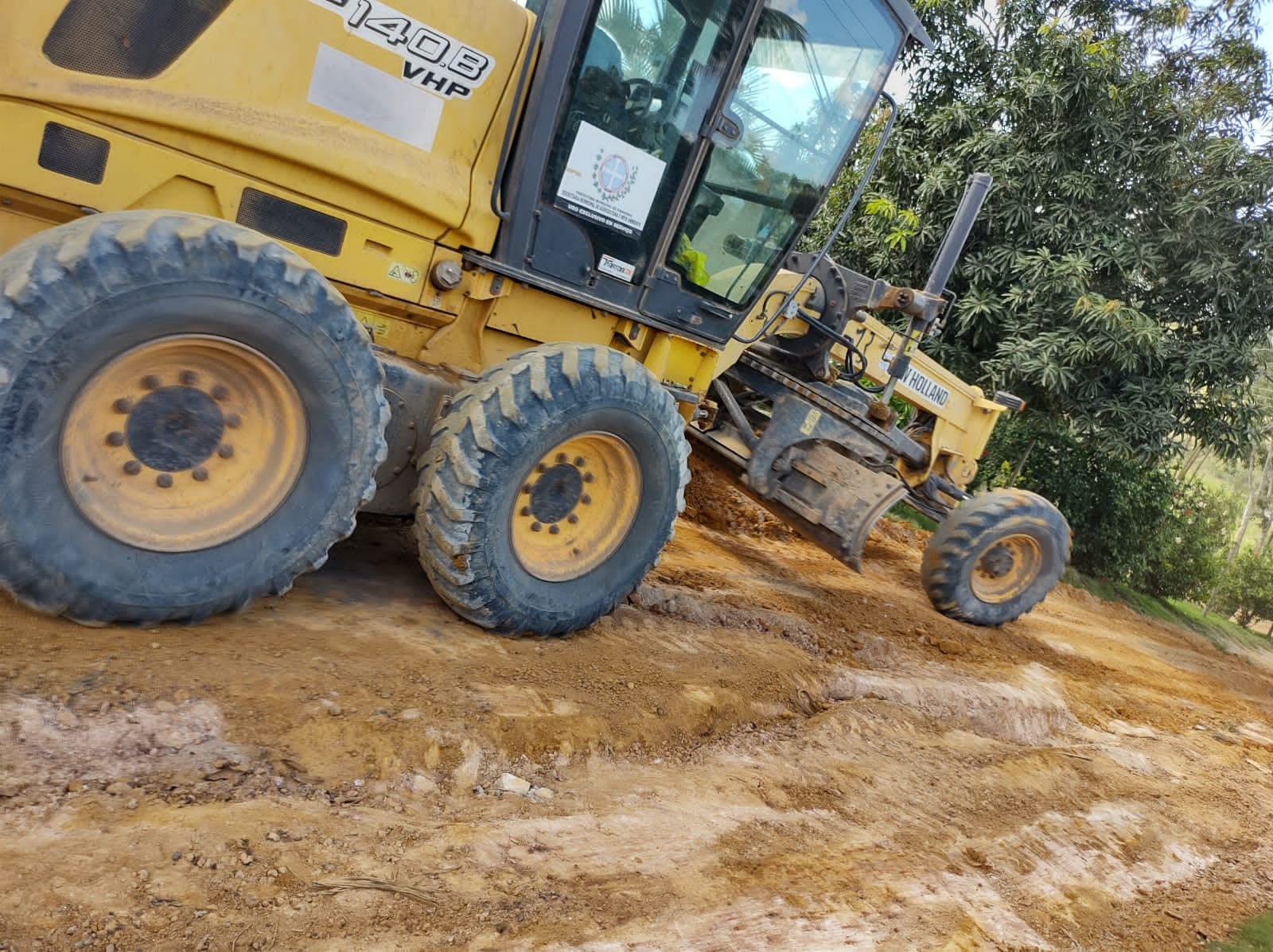 Prefeitura de Pinheiros realiza alargamento de trecho da estrada entre Olinda 1 e Olinda 2