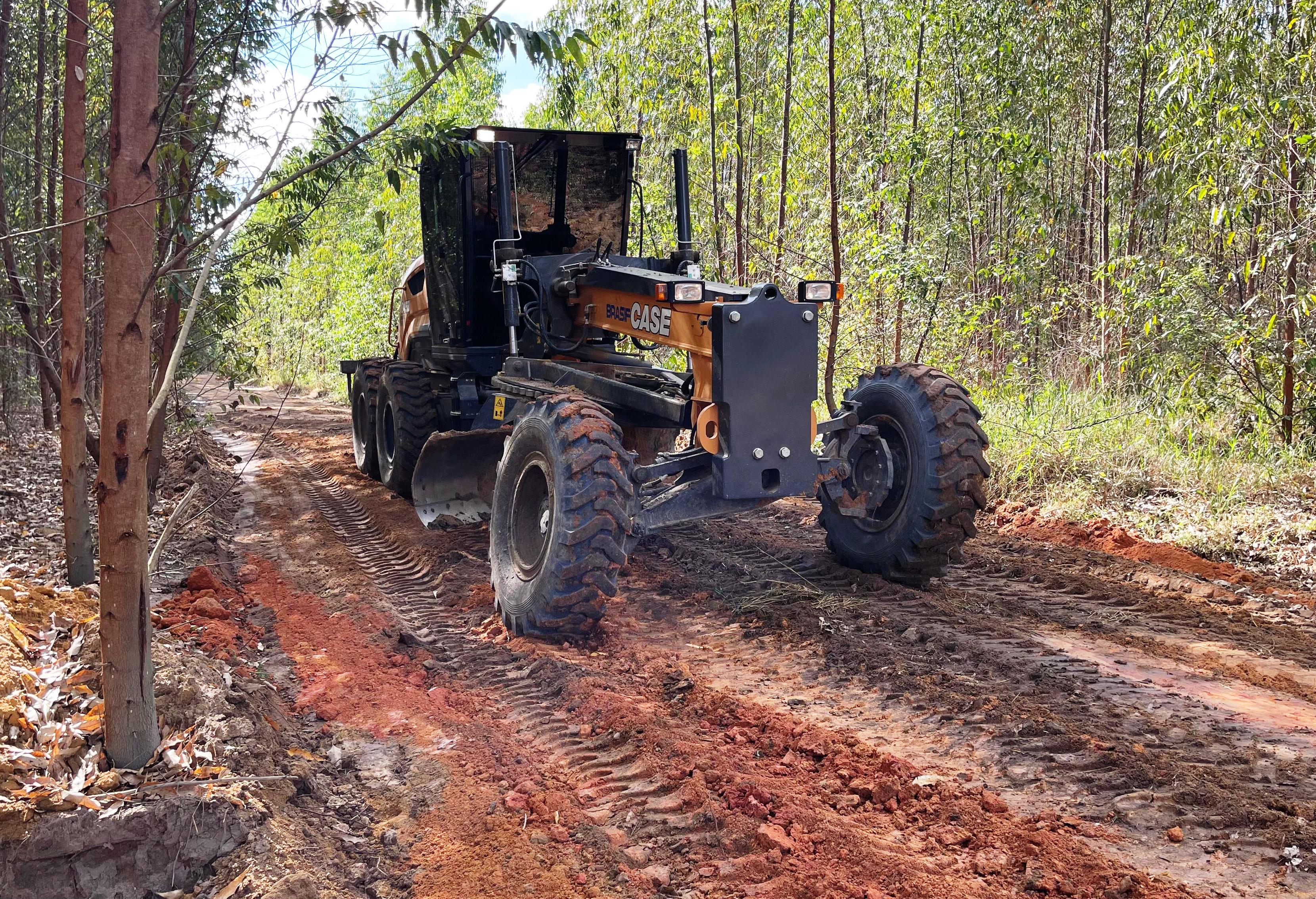 Prefeitura continua manutenção das estradas vicinais após período chuvoso