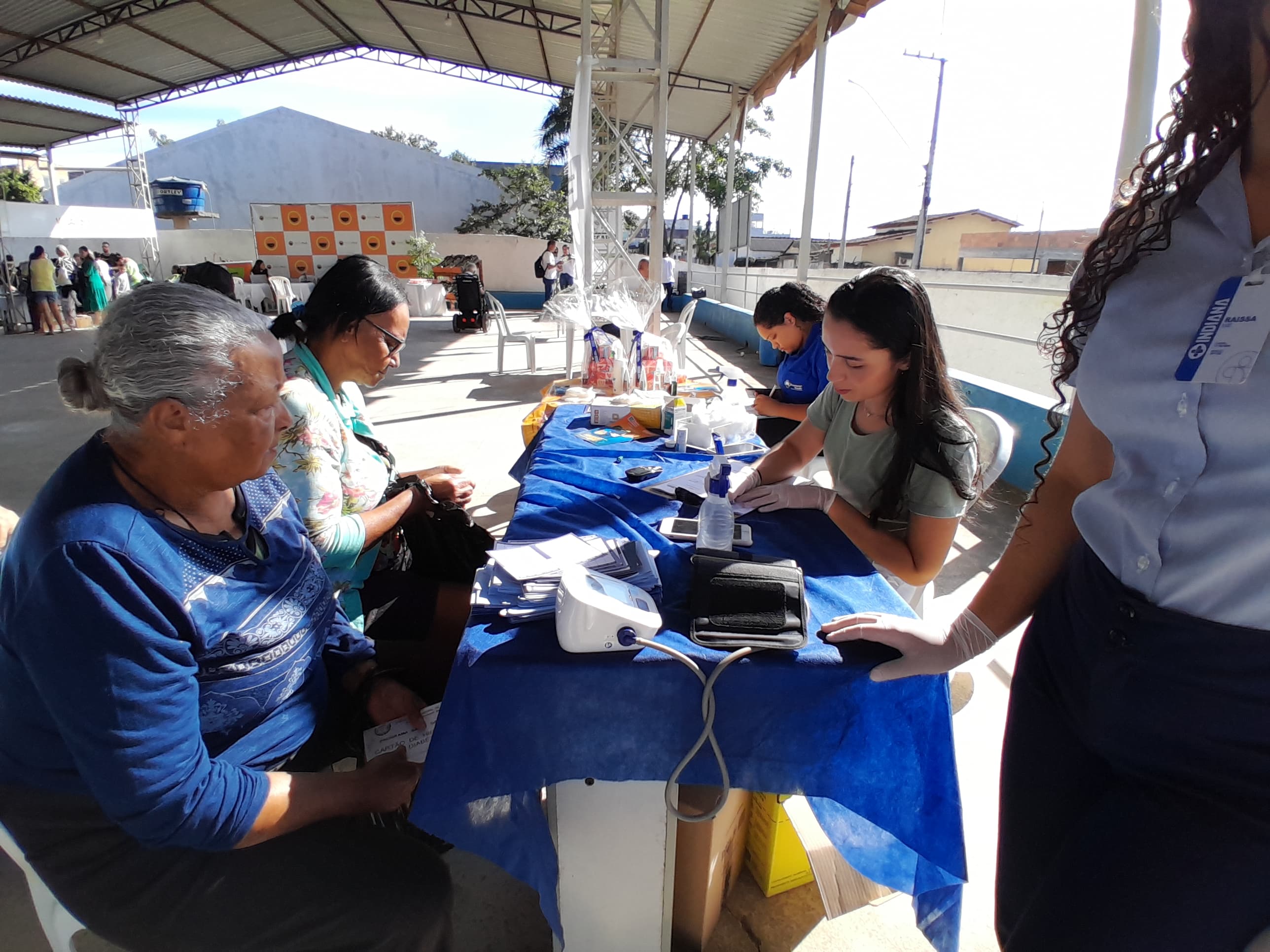 Mais de 100 pessoas são atendidas em ação social do Cras em Pinheiros