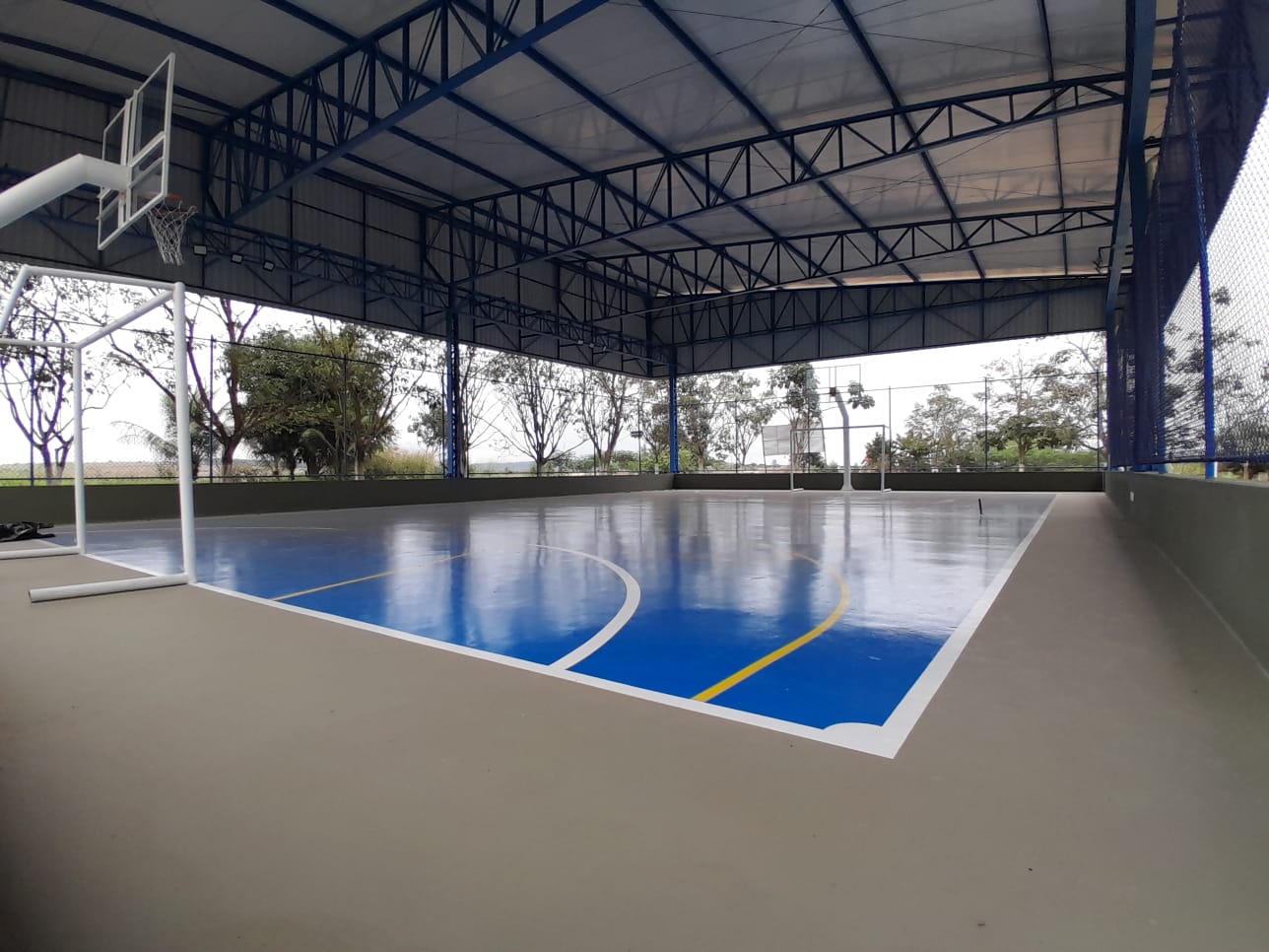 Vila Fernandes ganha quadra poliesportiva coberta; inauguração acontece em breve