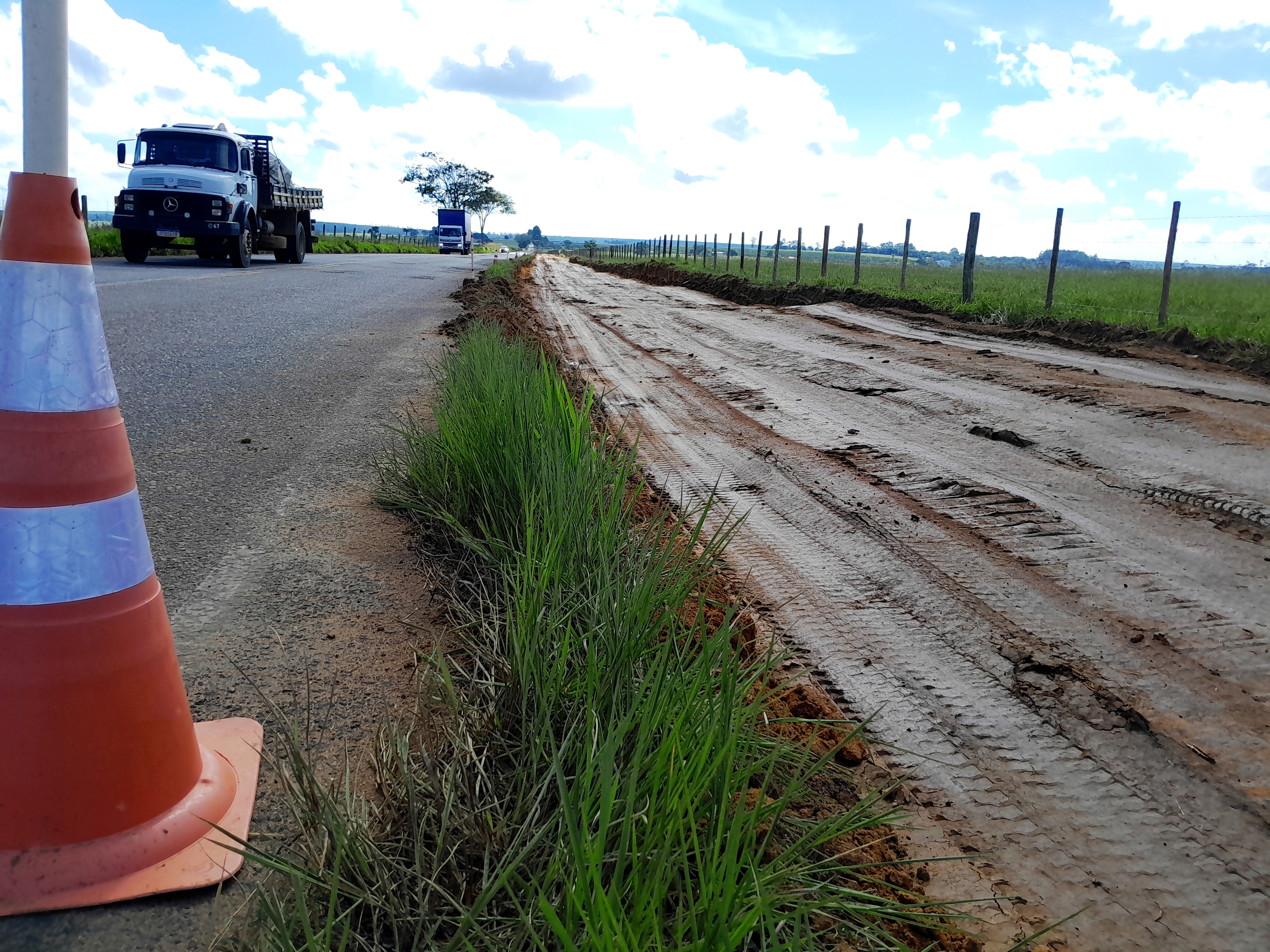 Reabilitação da rodovia entre Pinheiros e Vinhático é iniciada
