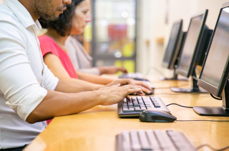 Prefeitura abre seleção para estágio remunerado com vagas em 22 áreas