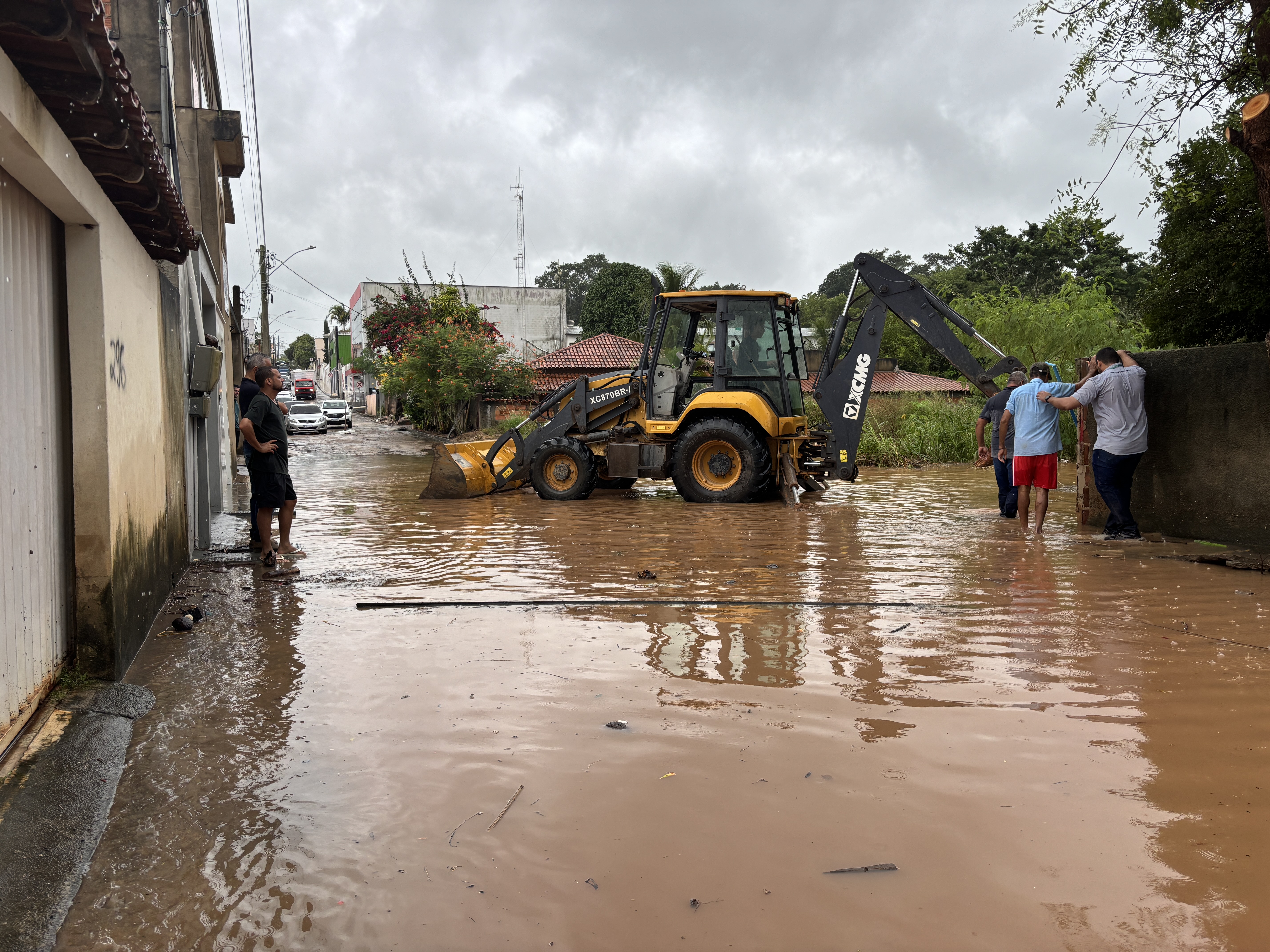Chuvas intensas mobilizam força-tarefa da prefeitura e deixam moradores em alerta