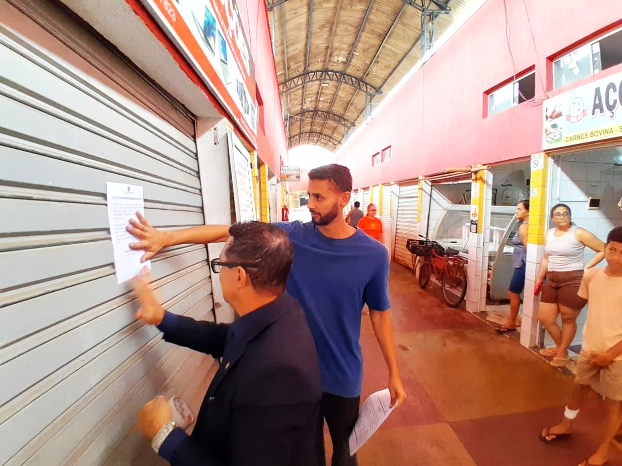 Prefeitura inicia regularização de boxes do Mercado Municipal