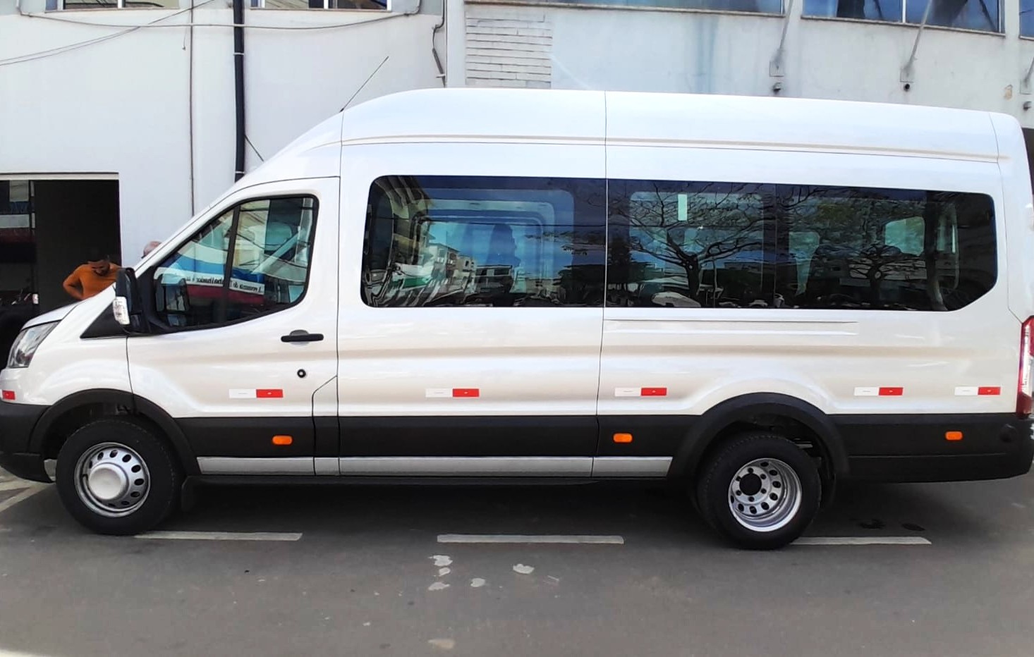 Novo veículo reforça frota da Educação em Pinheiros