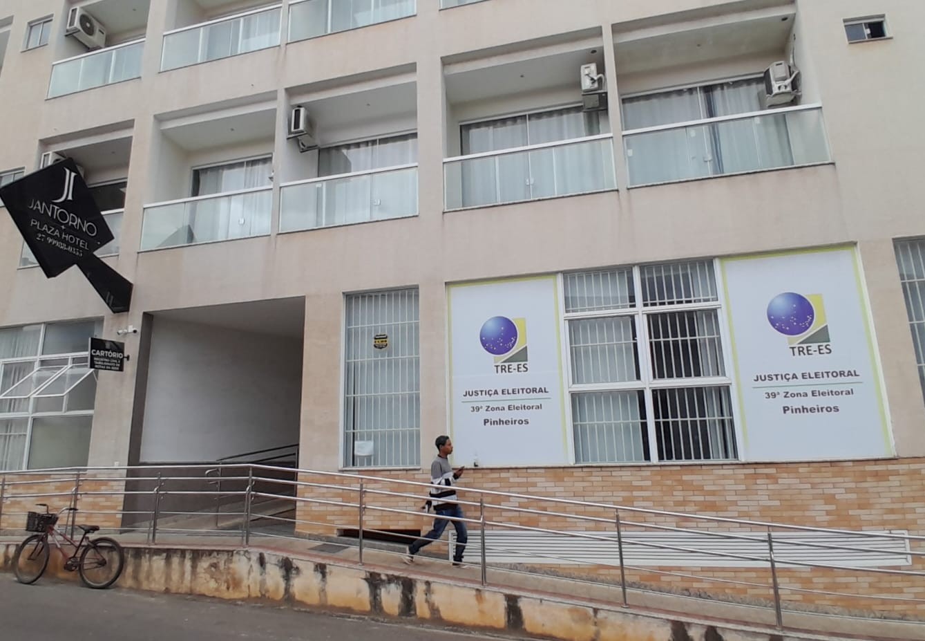 Cadastro biométrico obrigatório para eleitores de Pinheiros já está em andamento