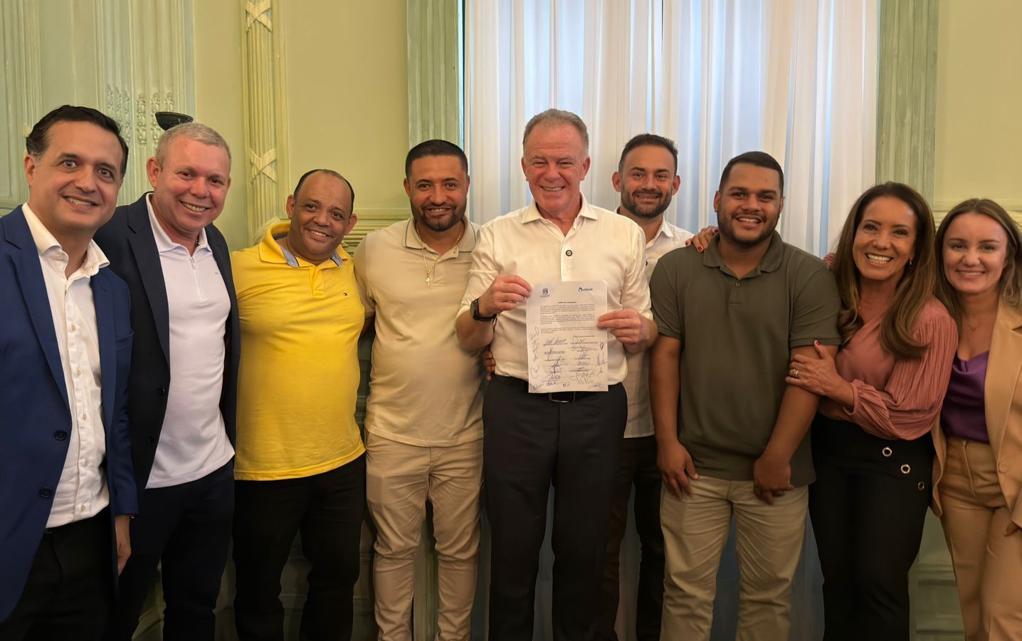 Pinheiros garante continuidade dos serviços de água e esgoto com assinatura de termo com a Cesan