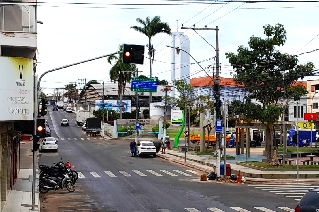Semáforos são instalados em pontos estratégicos de Pinheiros antes do prazo previsto