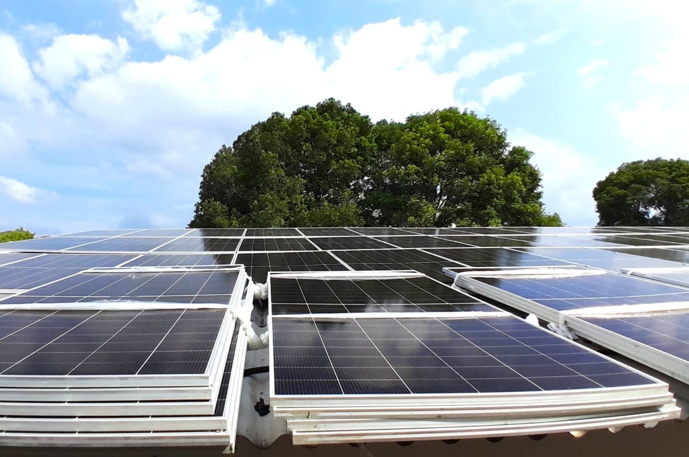 Prefeitura inicia instalação de painéis solares em escolas municipais