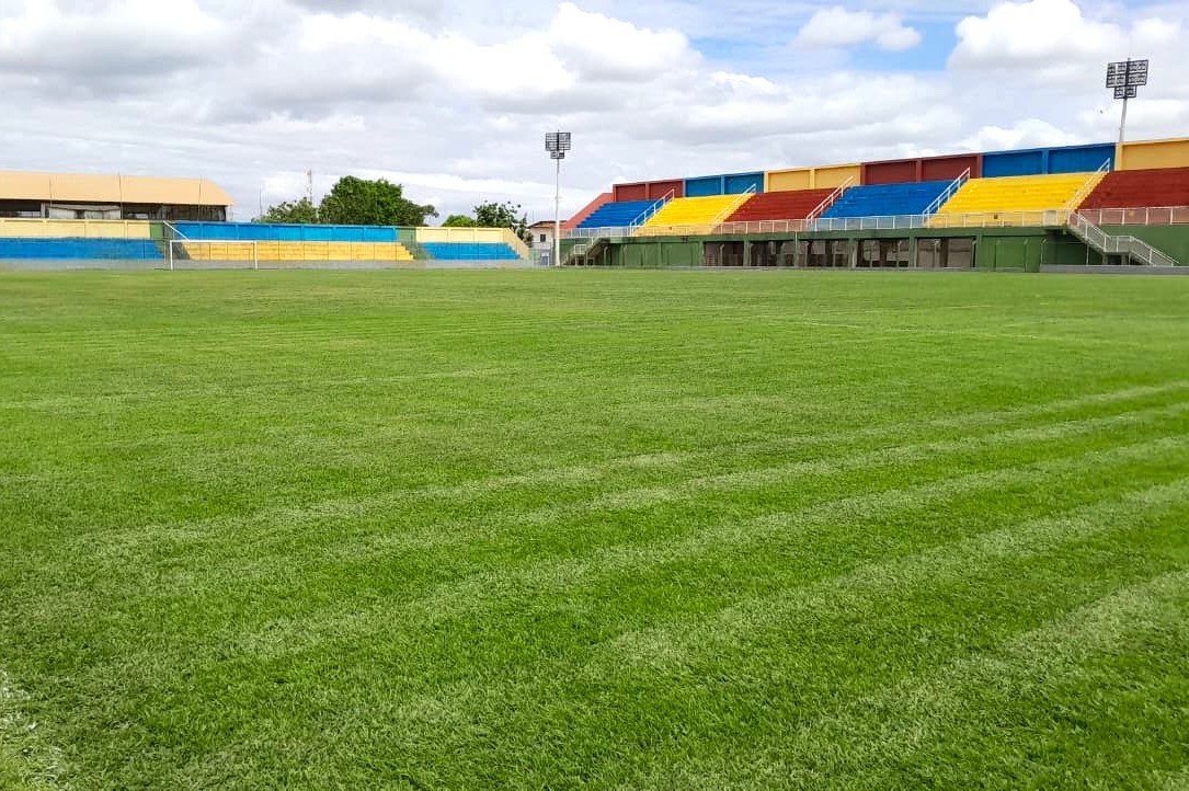 Prefeitura realiza manutenção no Estádio Municipal para fase decisiva do Campeonato de Futebol 2025