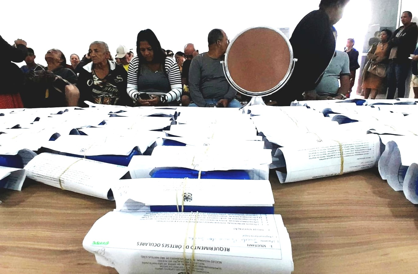 Mais 150 cidadãos recebem óculos de grau gratuitos em Pinheiros