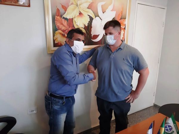 DEPUTADO FELIPE RIGONI SE REÚNE COM PREFEITO ARNÓBIO E MANIFESTA POSSIBILIDADE DE BENEFICIAR PINHEIROS