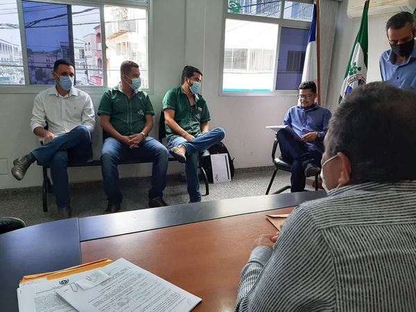 PREFEITO ARNÓBIO DISCUTE AJUSTES PARA CONSTRUÇÃO DO BALNEÁRIO