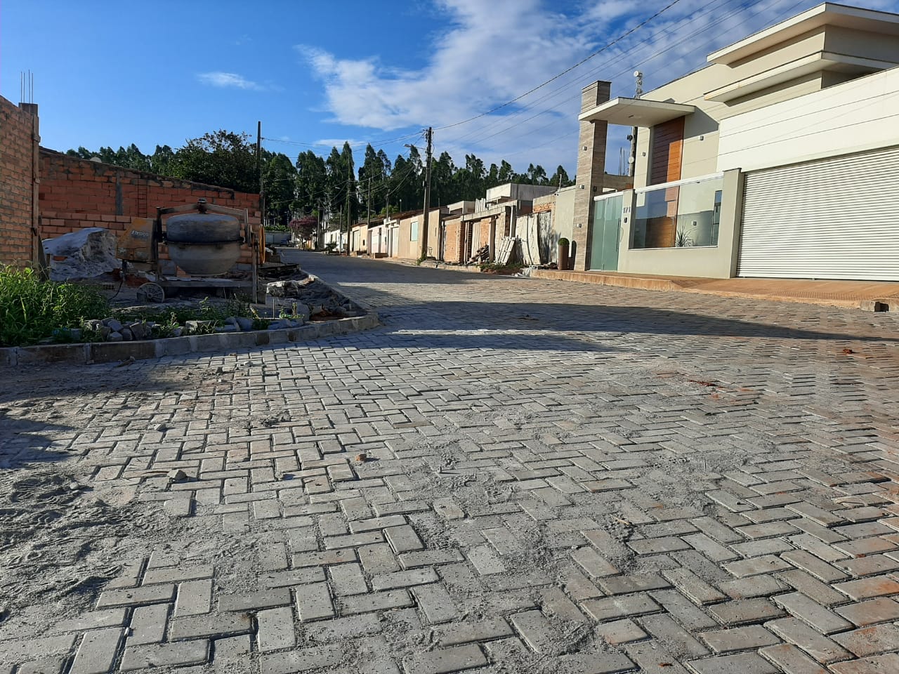CALÇAMENTO DO NOVA CANAÃ JÁ GERA MUDANÇAS NO BAIRRO