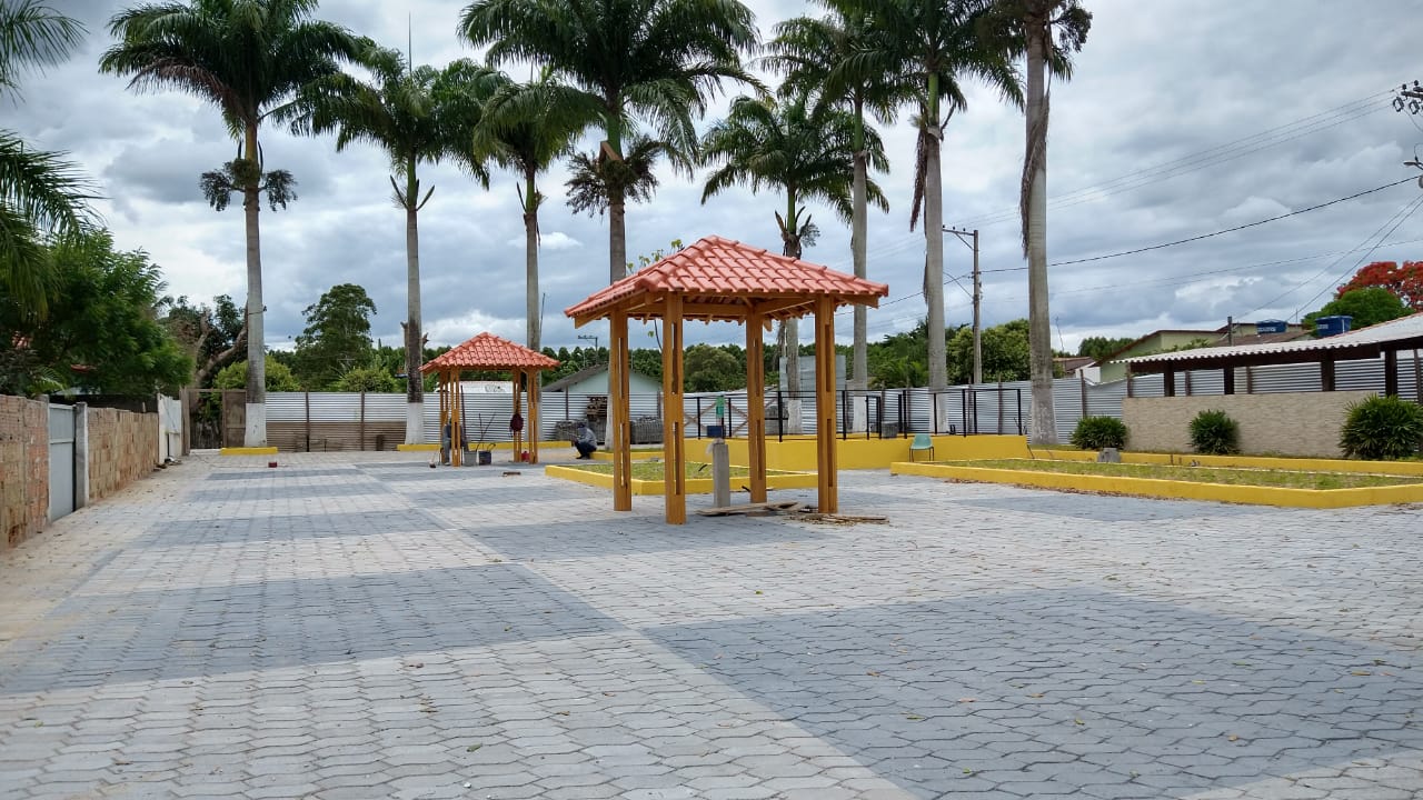 COLORIDA E NA FASE FINAL DE CONSTRUÇÃO, PRAÇA DE VILA FERNANDES CHAMA A ATENÇÃO DE MORADORES