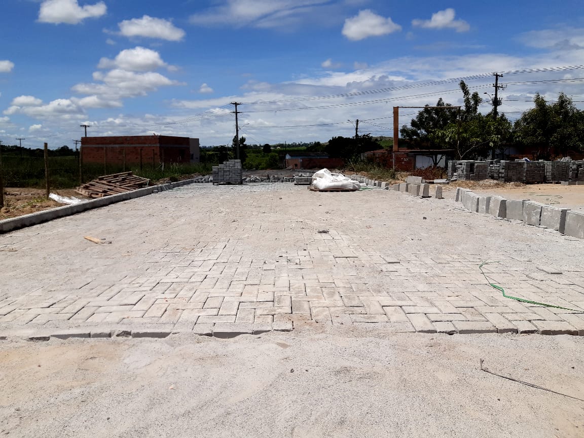 CANTEIRO DE OBRAS: PREFEITURA AVANÇA NO CALÇAMENTO COMPLETO DE MAIS UM BAIRRO