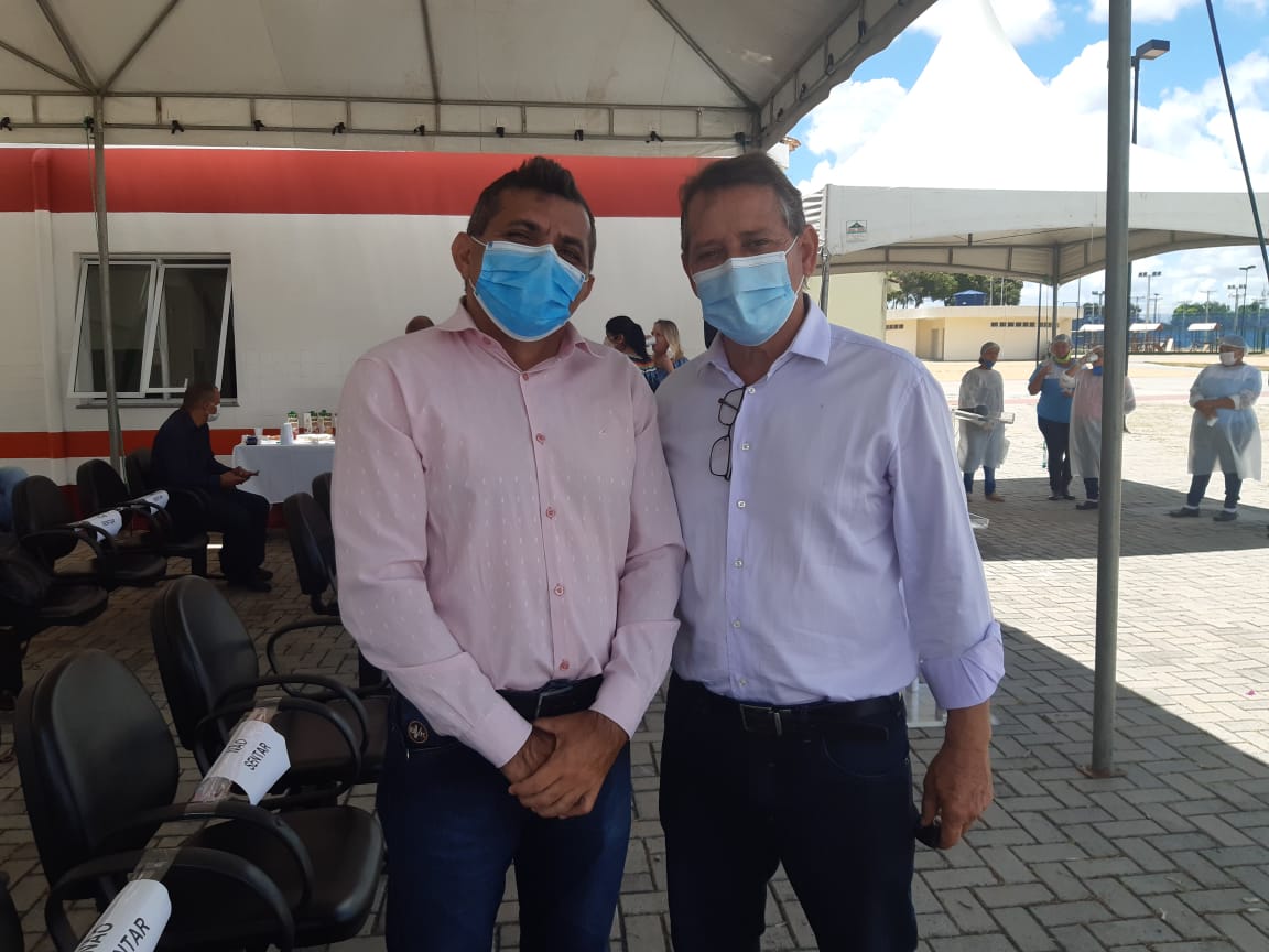 PREFEITO ARNÓBIO PARTICIPA DE EVENTO DO SAMU E COBRA AGILIDADE NA IMPLANTAÇÃO DO PROGRAMA