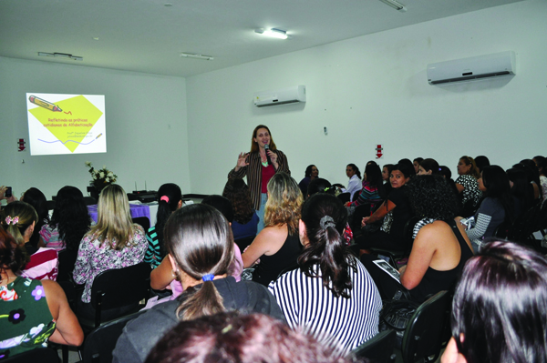 Encontro debate alfabetização no ensino fundamental