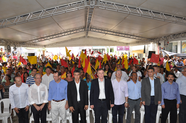 Governador e Prefeito entregam casas e inauguram obras em Pinheiros