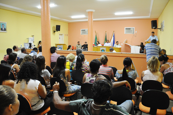 Prefeito presta contas na abertura dos trabalhos legislativos de 2012