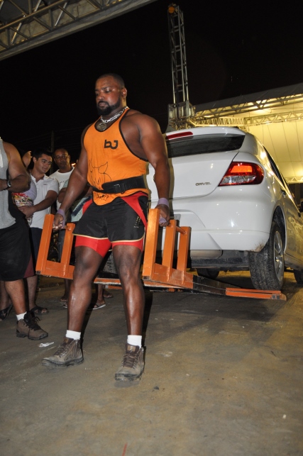 Equipe Capixaba de Strongman participa dos 51 anos de Pinheiros