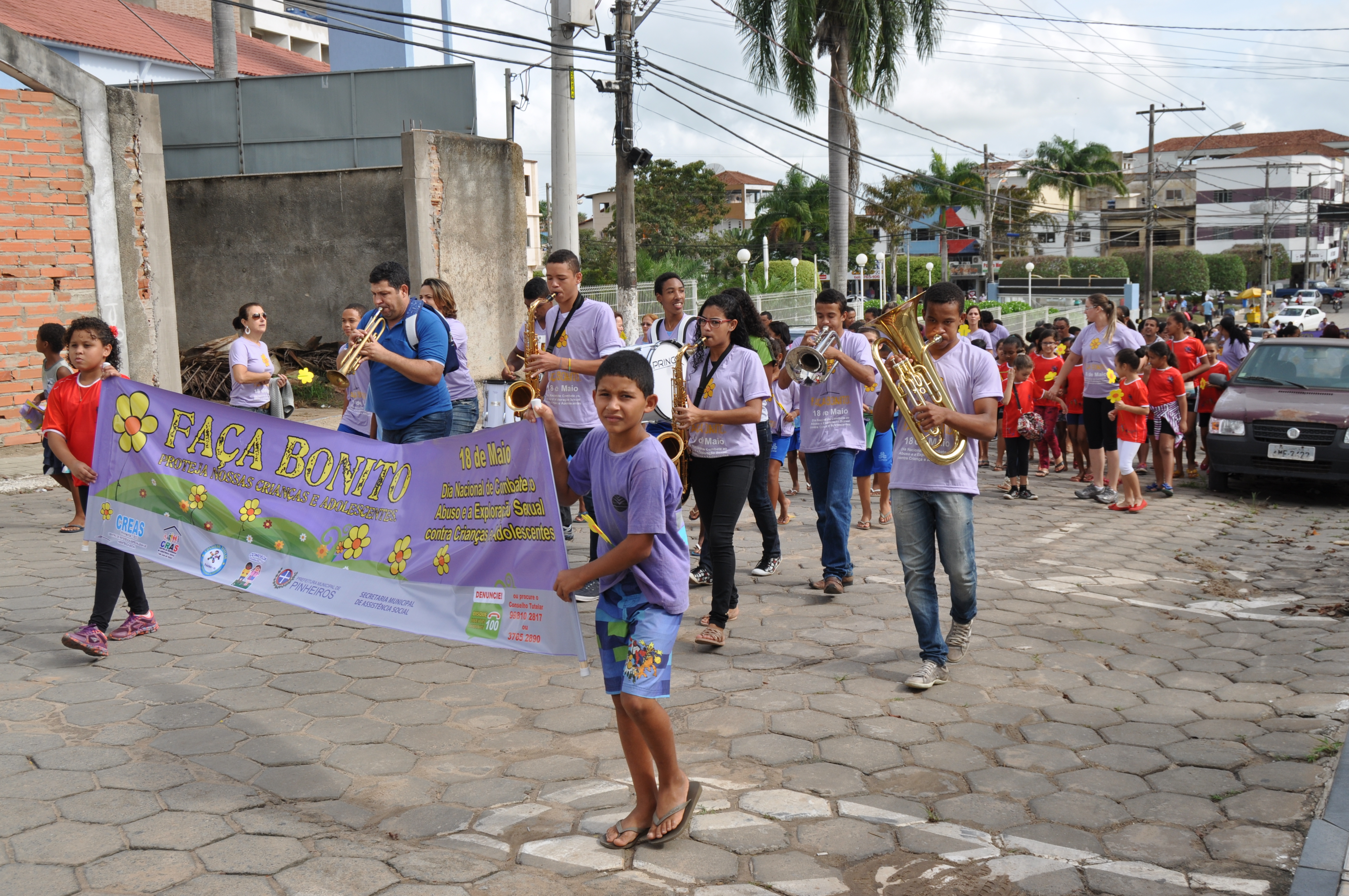 PINHEIROS REALIZA CAMINHADA EM COMBATE AO ABUSO E EXPLORAÇÃO SEXUAL CONTRA CRIANÇAS E ADOLESCENTES