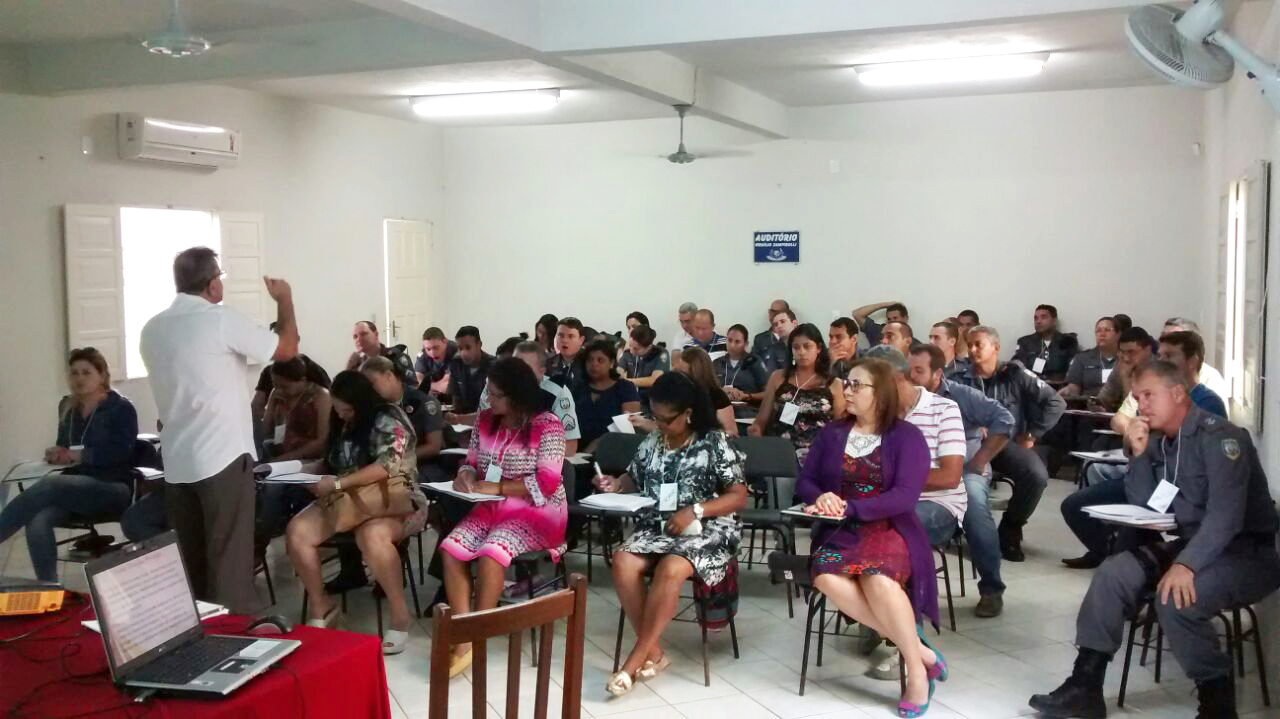 PREFEITURA E ESESP PROMOVEM EM PINHEIROS CURSO PARA FUNCIONÁRIOS PÚBLICOS MUNICIPAIS E ESTADUAIS