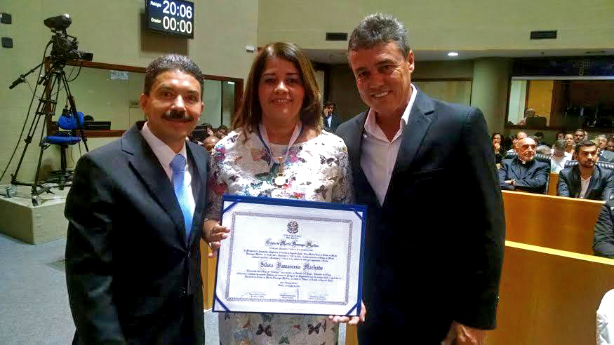 SÍLVIA MACHADO RECEBE COMENDA DO DEPUTADO FREITAS