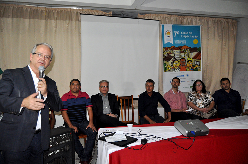VICE GOVERNADOR PRESTIGIA ENCONTRO DE CAPACITAÇÃO PARA O SELO UNICEF