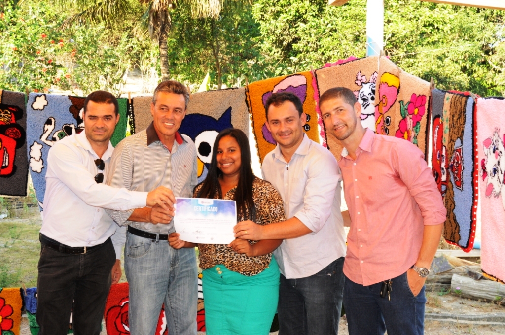 SECRETARIA DE ASSISTÊNCIA SOCIAL REALIZA ENTREGA DE CERTIFICADOS NA COMUNIDADE CREMASCO