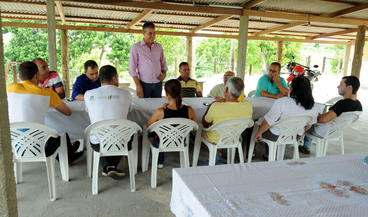Em clima de grande descontração, prefeito, vice e vereadores almoçam e comemoram os bons resultados de 2015