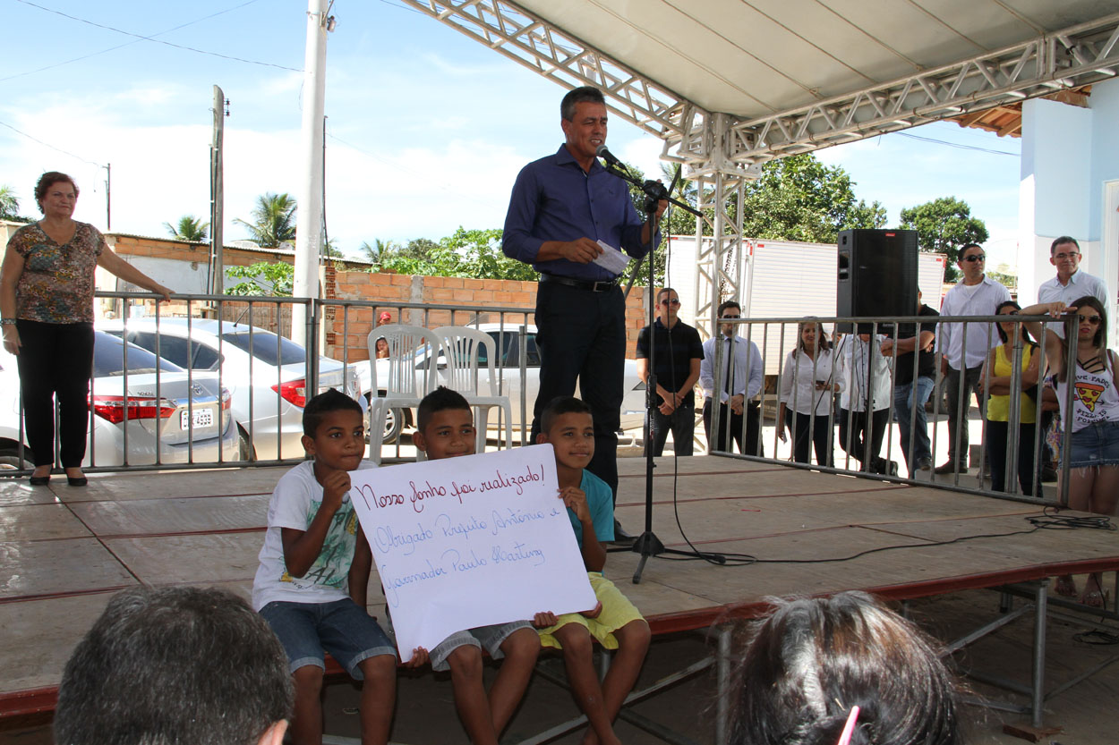 PAULO HARTUNG PARTICIPA DA ENTREGA DE 50 UNIDADES HABITACIONAIS EM PINHEIROS
