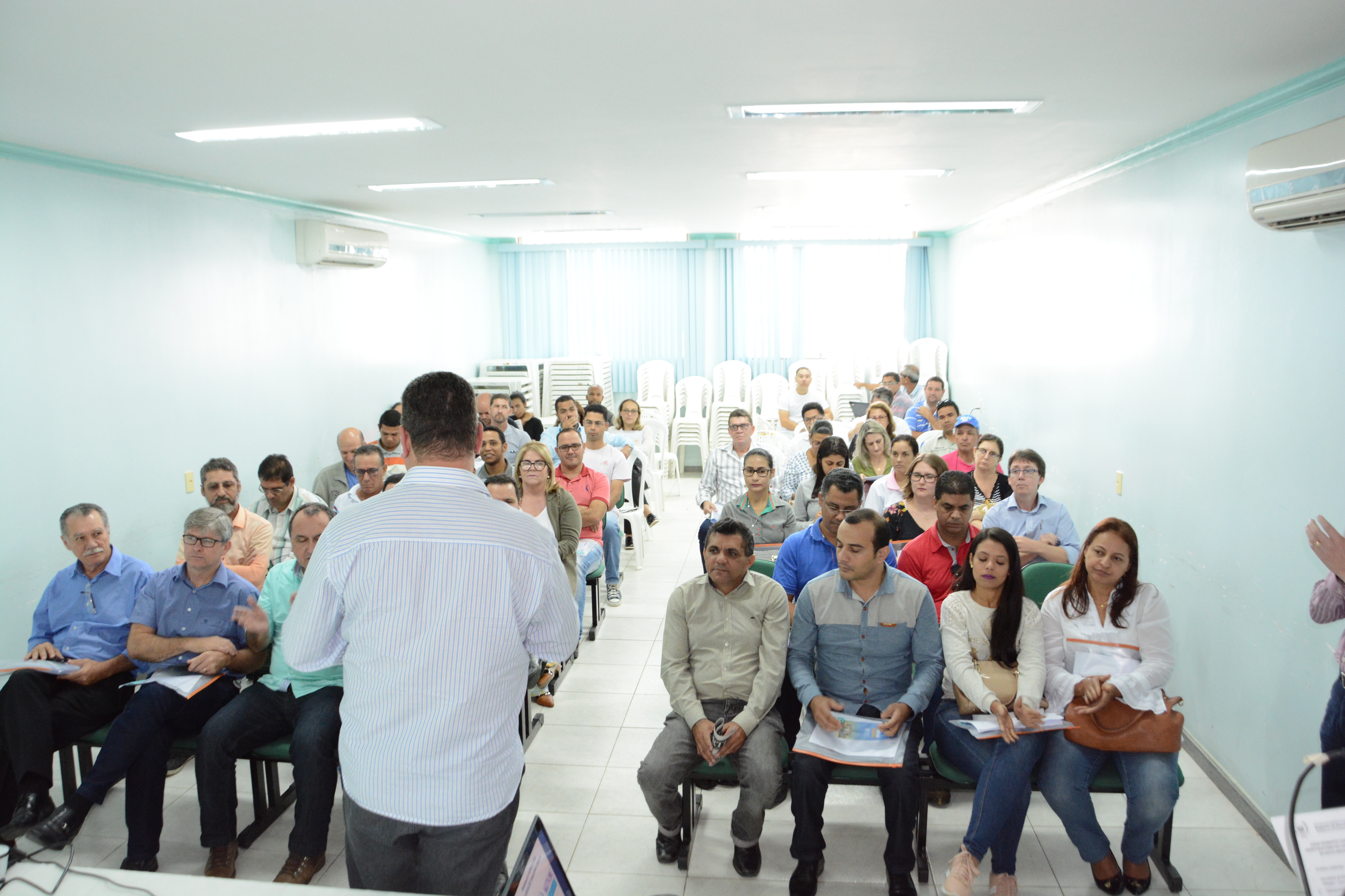 Prefeito Arnóbio Pinheiro participa de curso sobre regularização Fundiária Urbana