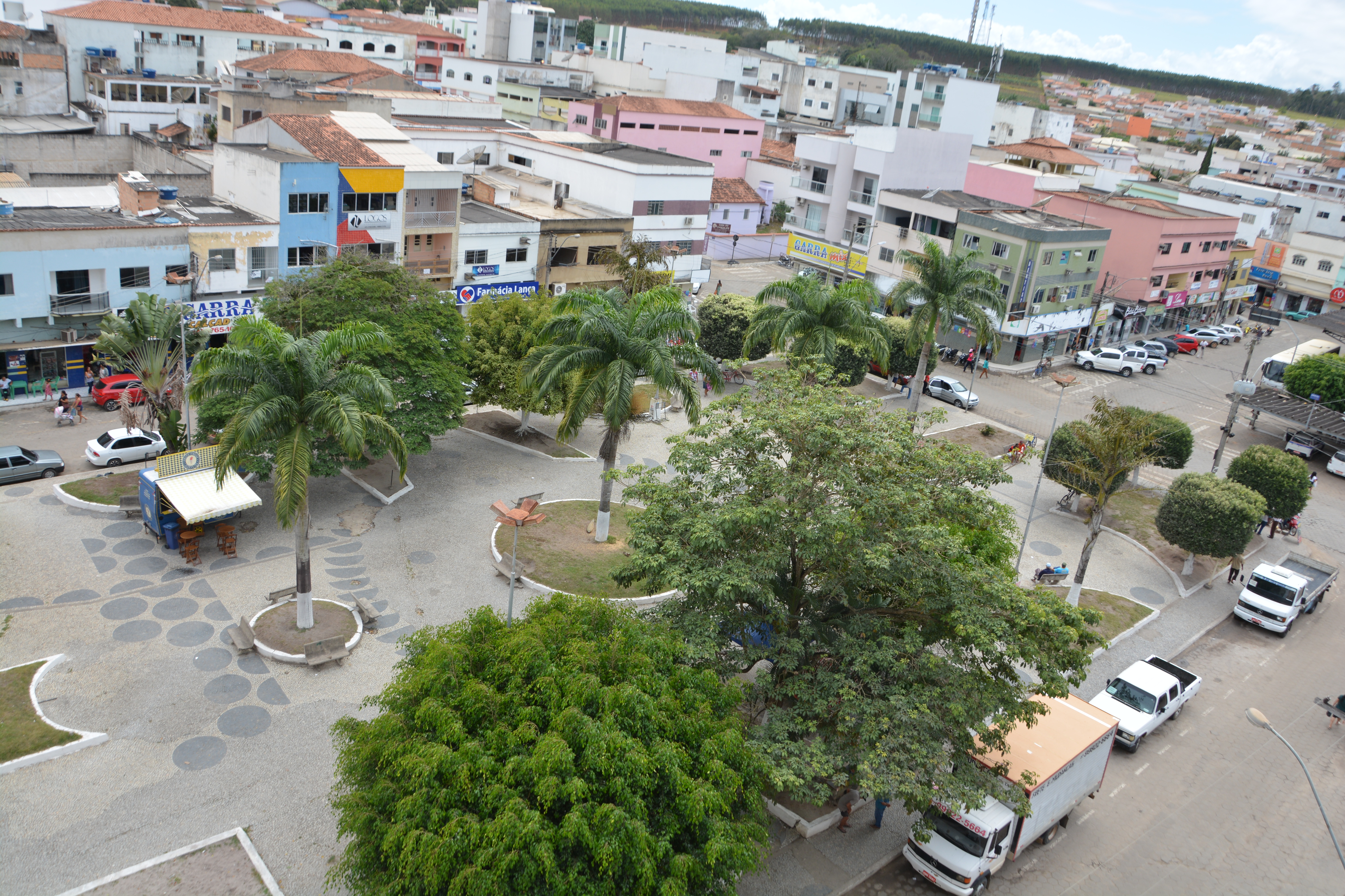 Prefeito Arnóbio Pinheiro assina contrato para Construção da nova Praça Baiana
