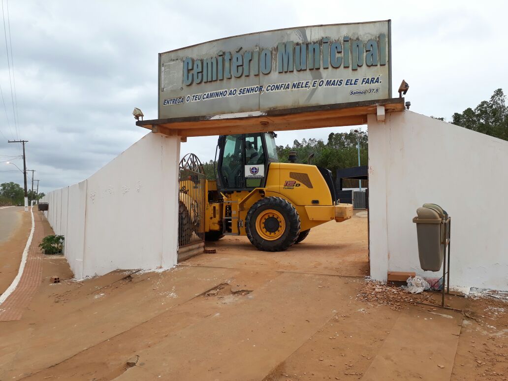 Prefeitura de Pinheiros realiza limpeza e manutenção dos cemitérios para dia de finados