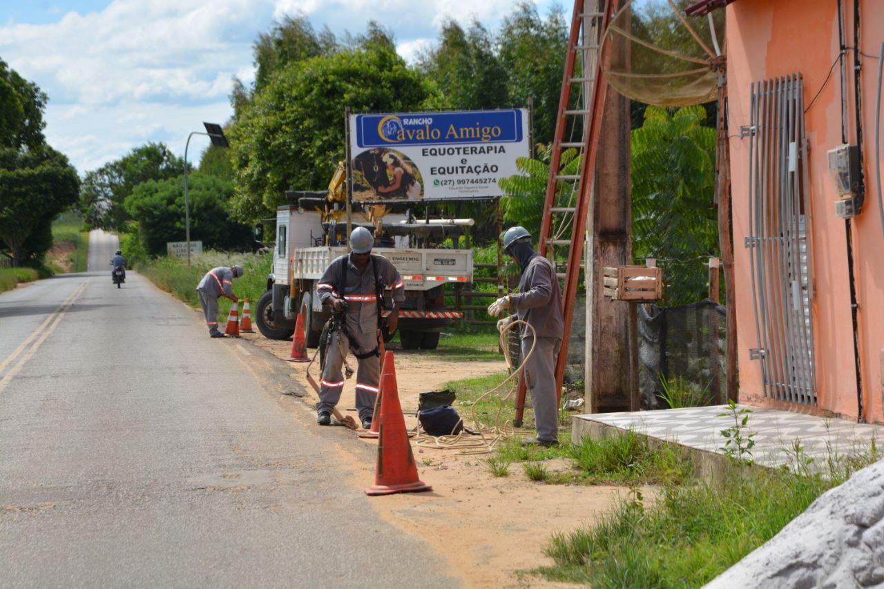 Prefeitura realiza extensão de rede elétrica no bairro Pinheirinho