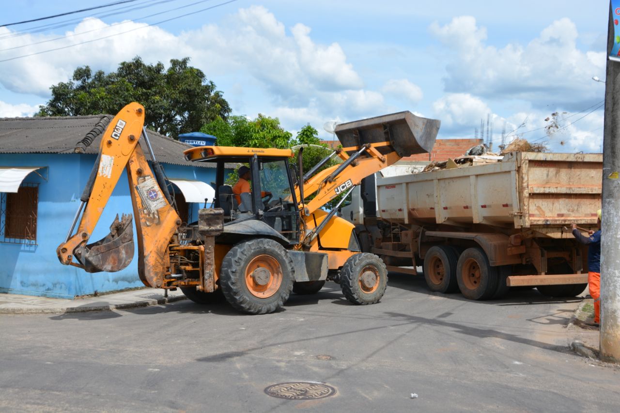 Prefeitura Realiza Mutirão de Limpeza em Bairros da Cidade