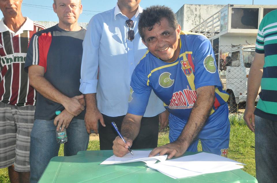 Arnóbio autoriza nesta sexta feira construção da arquibancada do Estádio de Futebol e realiza entrega de duas ambulâncias