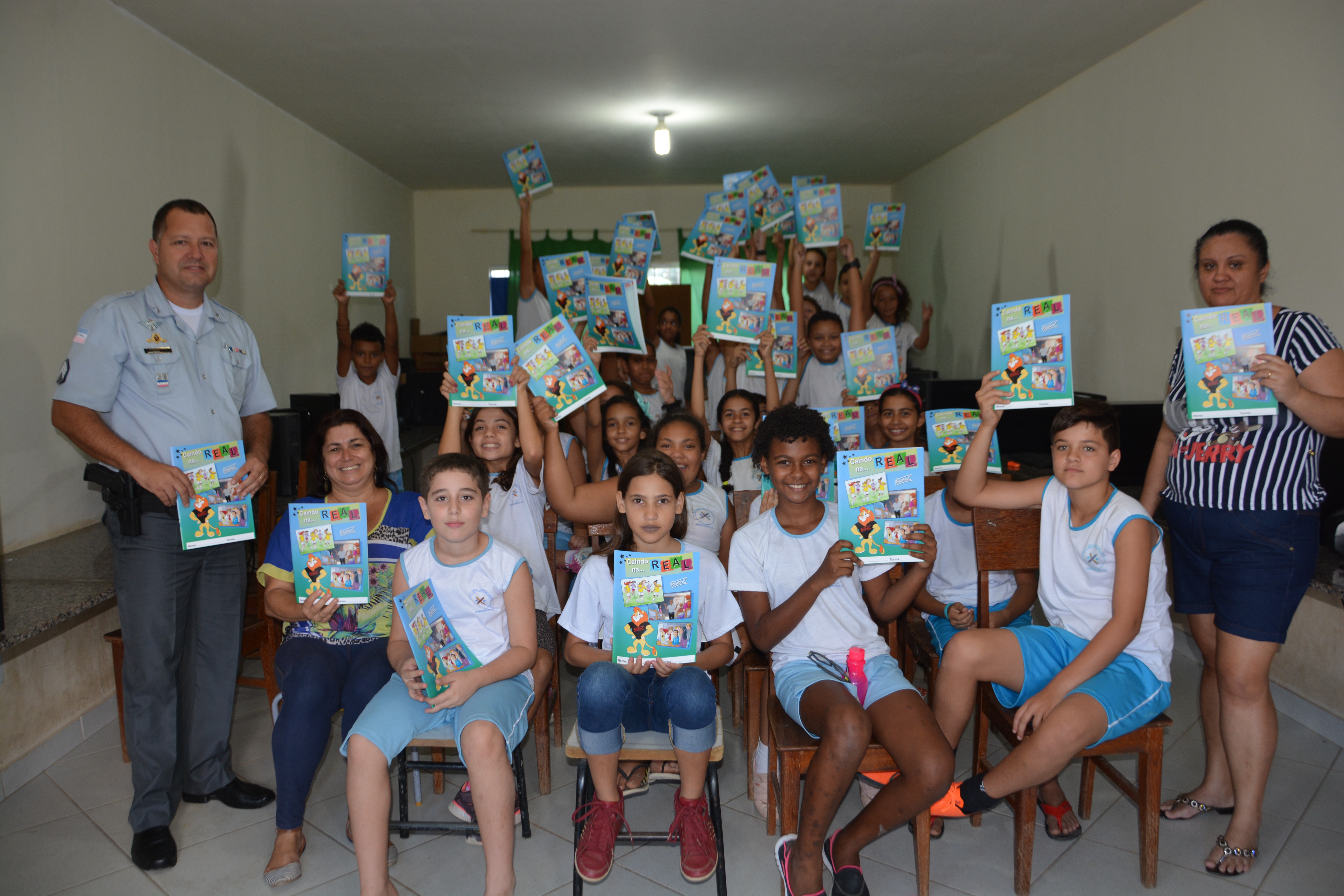 Proerd ensina estudantes de Pinheiros a dizer não às drogas