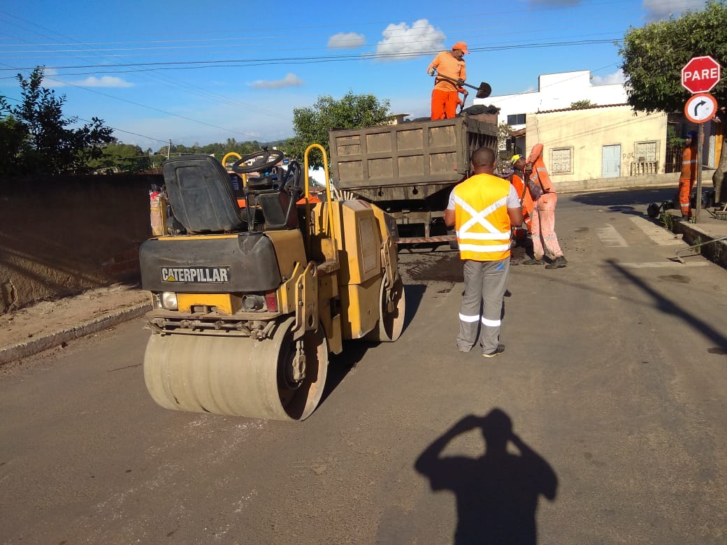 Parceria entre prefeitura e DER realiza operação 
