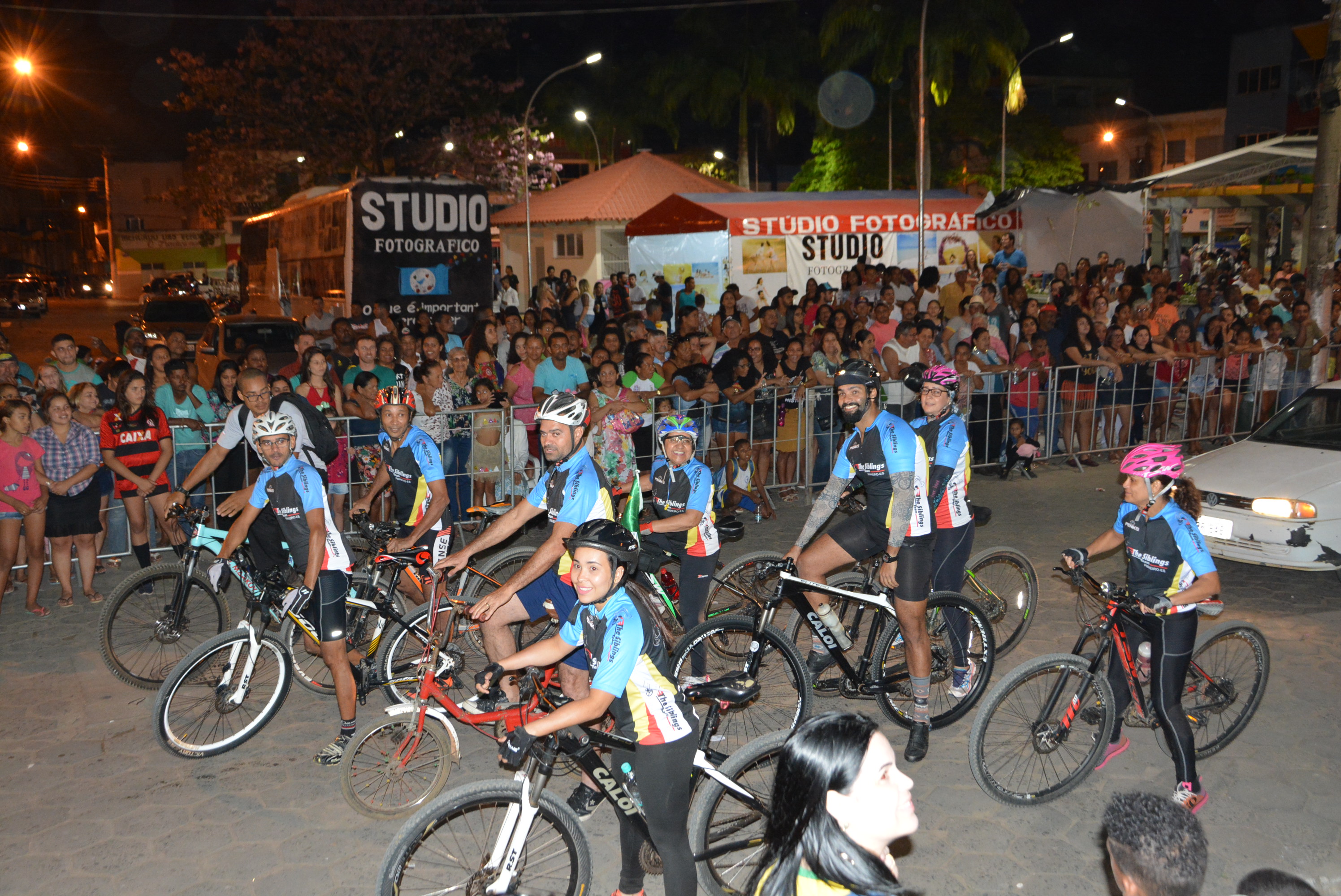 Desfile de Pinheiros em prosa, ritmos e história para contar