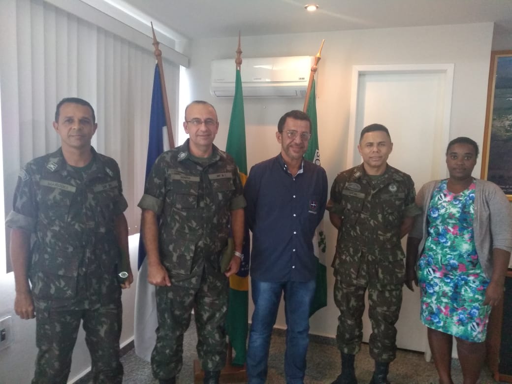 Oficiais do Exército visitam Pinheiros e transmitem orientação técnica para Junta Militar do município