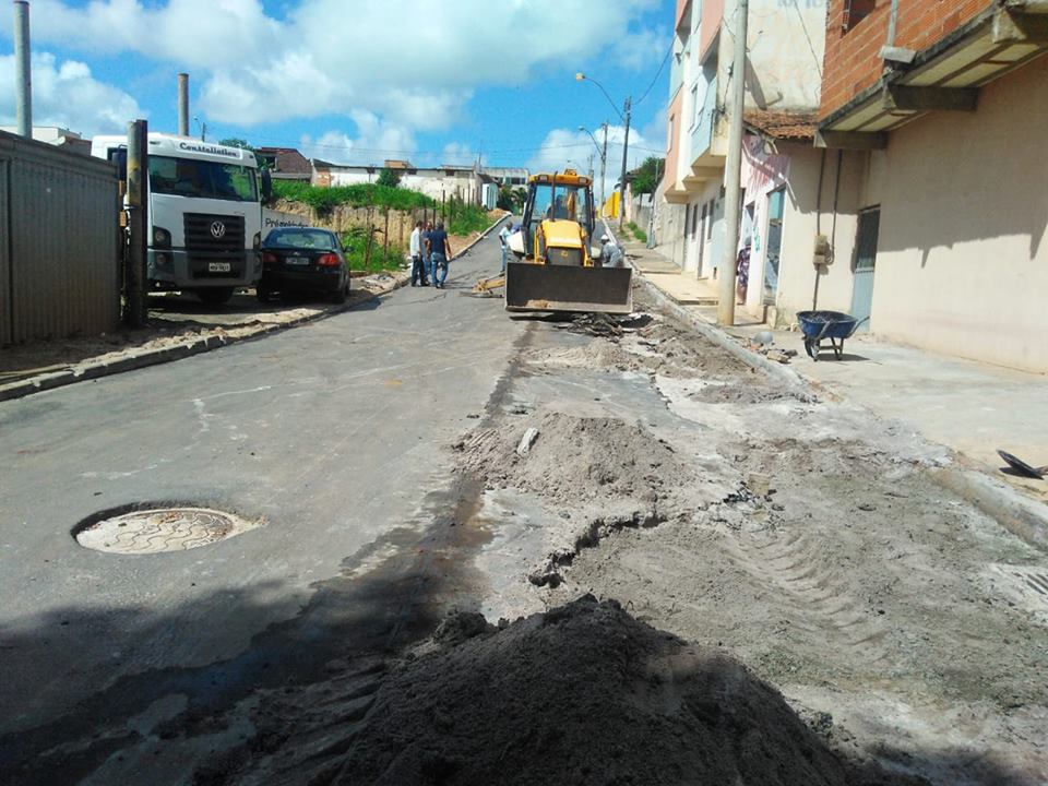 Recapeamento de trecho da rua Henrique Ayres é reiniciado