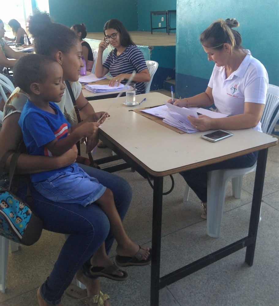 CENTENAS DE PESSOAS EM BUSCA DE CURSOS DO CRAS