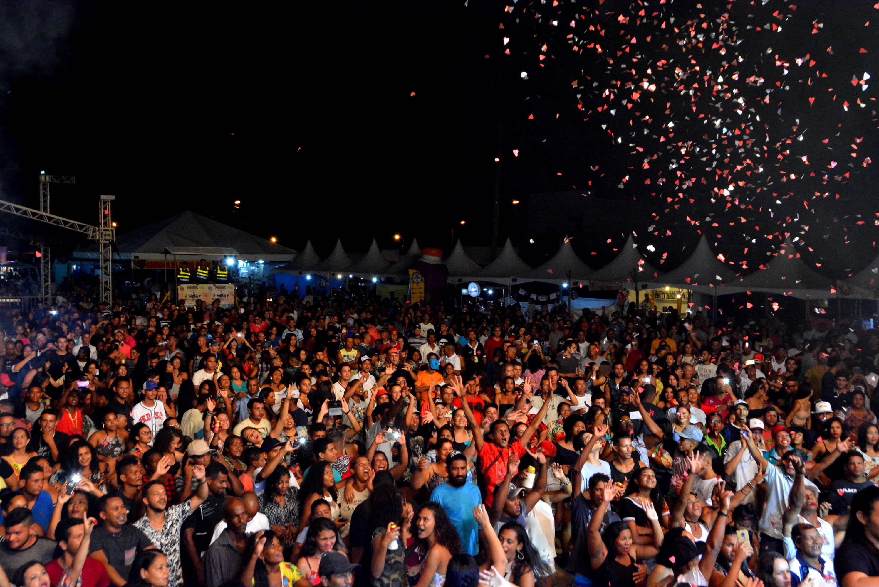 SEGURANÇA, GRANDE PÚBLICO E SHOWS MEMORÁVEIS