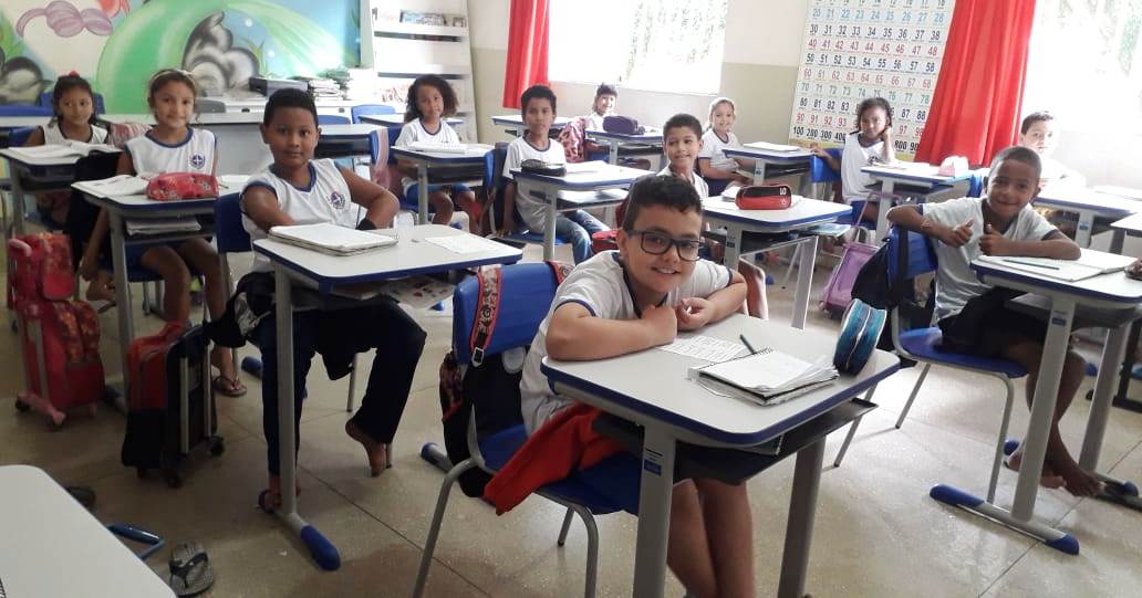 EDUCAÇÃO ENTREGA 2800 JOGOS DE MESAS E CADEIRAS PARA O ENSINO FUNDAMENTAL