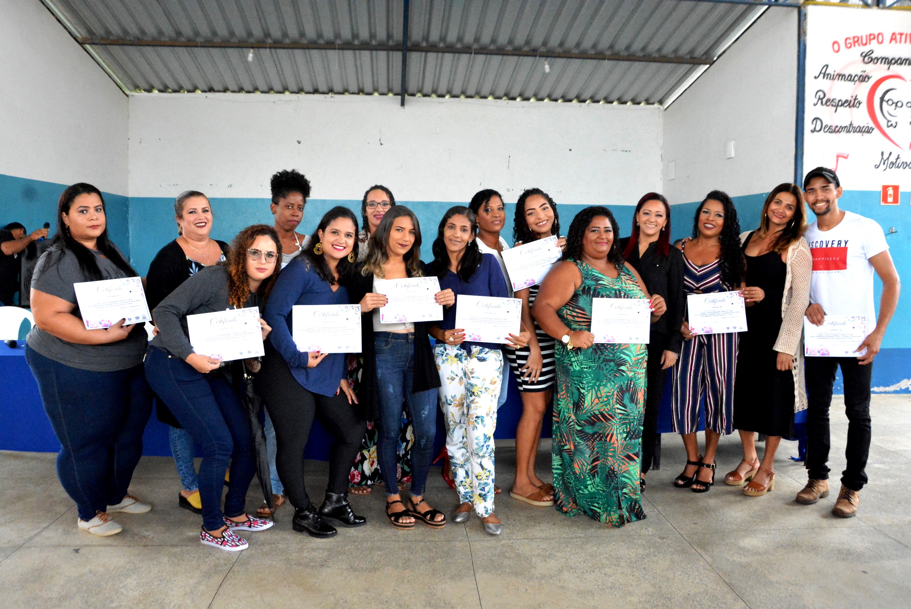 Centenas de pessoas recebem capacitação profissional por meio de cursos gratuitos